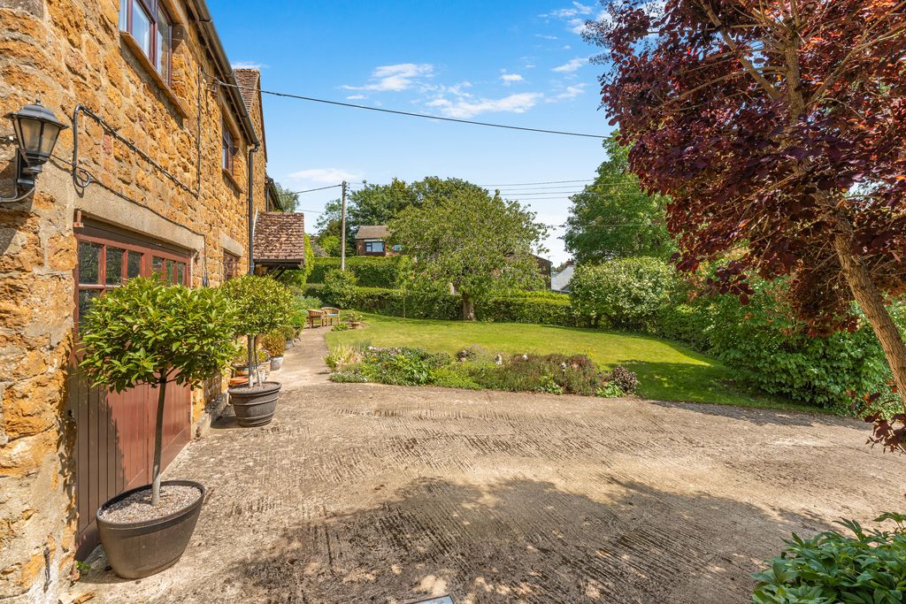 Whiteway Mollington